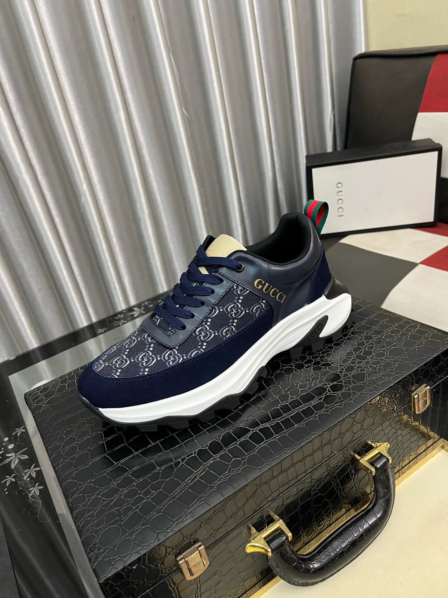Men's Men's Shoes💰458⌚️⌚️[GUCCI] Gucci men's casual shoes are absolutely popular🔥The ultimate matching item for trendy men! The charm of super texture is irresistible, the main recommendation, the flower leather color is bright! The upper is made of high-quality brand printed fabric with cowhide, breathable leather lining and wear-resistant rubber sole, noble and elegant! Extremely comfortable🎁🎁You can be as handsome as you want💪 38-444⃣️colors available